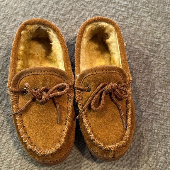 RJ’S Fozzies Kids Suede Moccasins. Size 1 - Picture 3 of 8